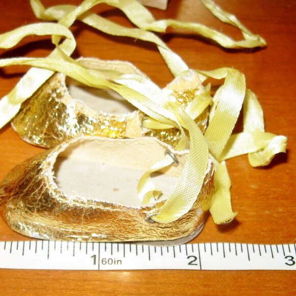 Vintage Dolly's Gold Slippers w Original Box Finest Doll Shoes Accessory - Picture 8 of 16